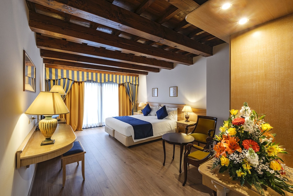 Standard Double or Twin Room - Photo 1