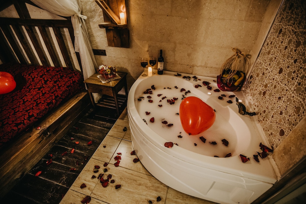 Honeymoon Room photo 2