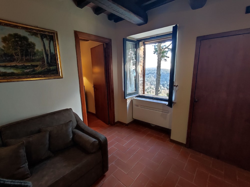 Family Room - Photo 2