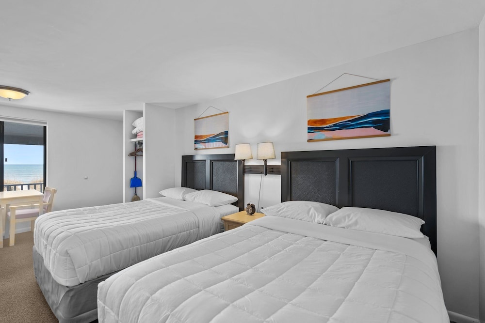 Room, 2 Double Beds, Ocean View photo 1