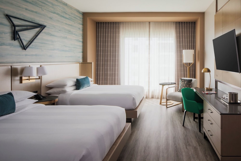 Basic Room, 2 Queen Beds - Photo 1