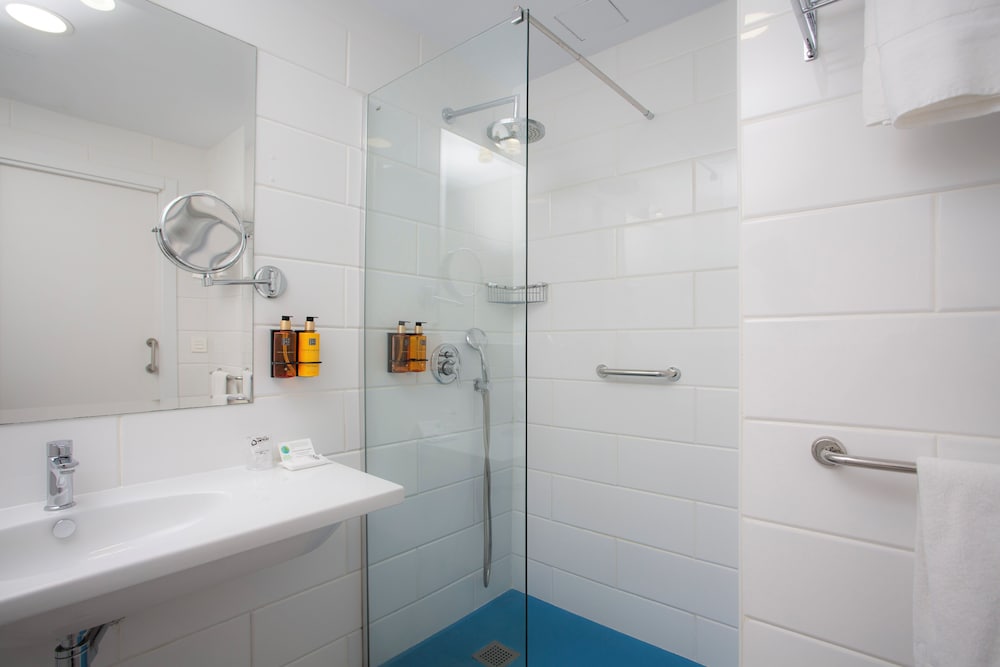 Triple Room, 3 Twin Beds - Photo 8