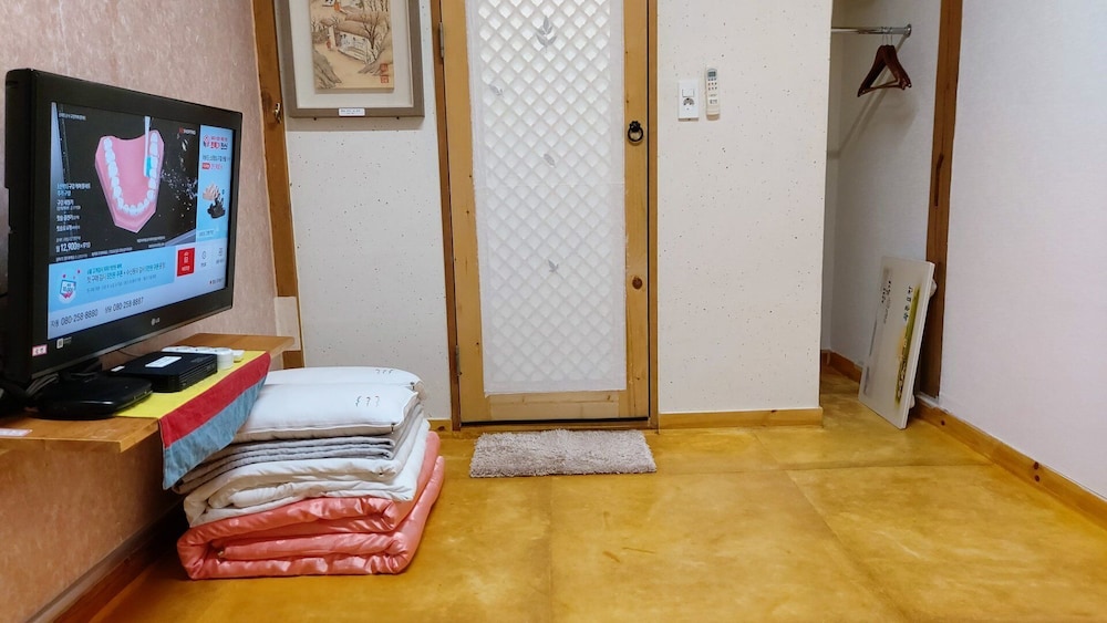 Room (Blue) photo 2