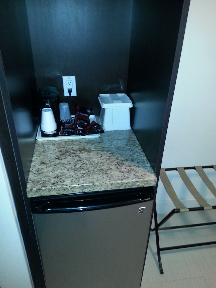 Standard Room, 2 Queen Beds - Photo 2