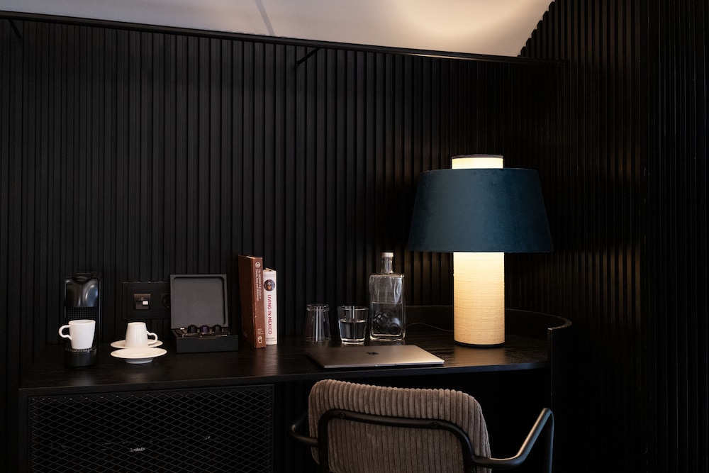 Suite, Balcony, City View - Photo 21
