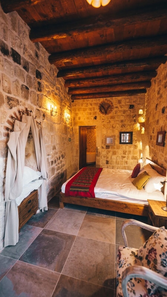 Deluxe Room - Photo 17