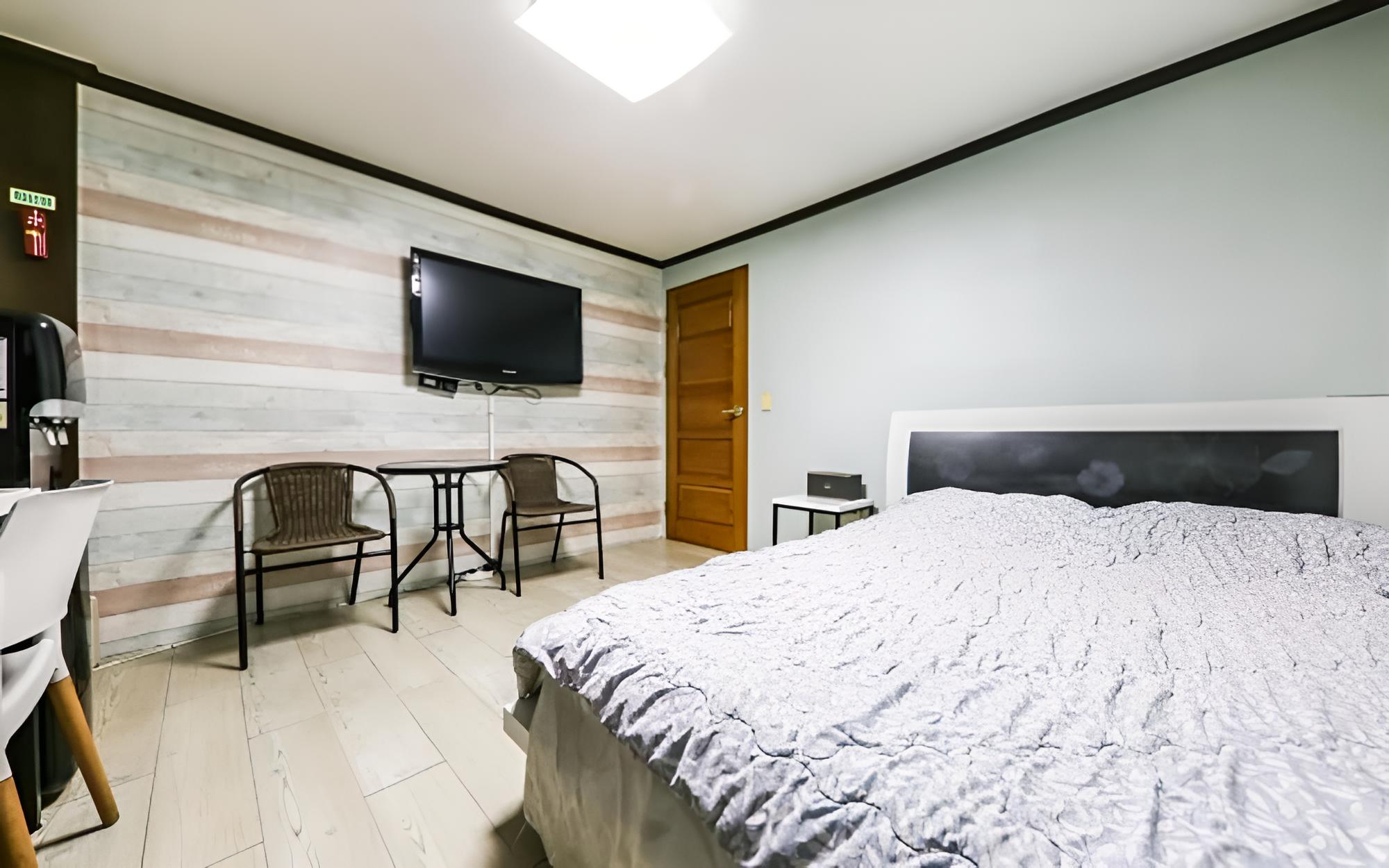 Room (Standard room (no parking Netflix ava) - Photo 1