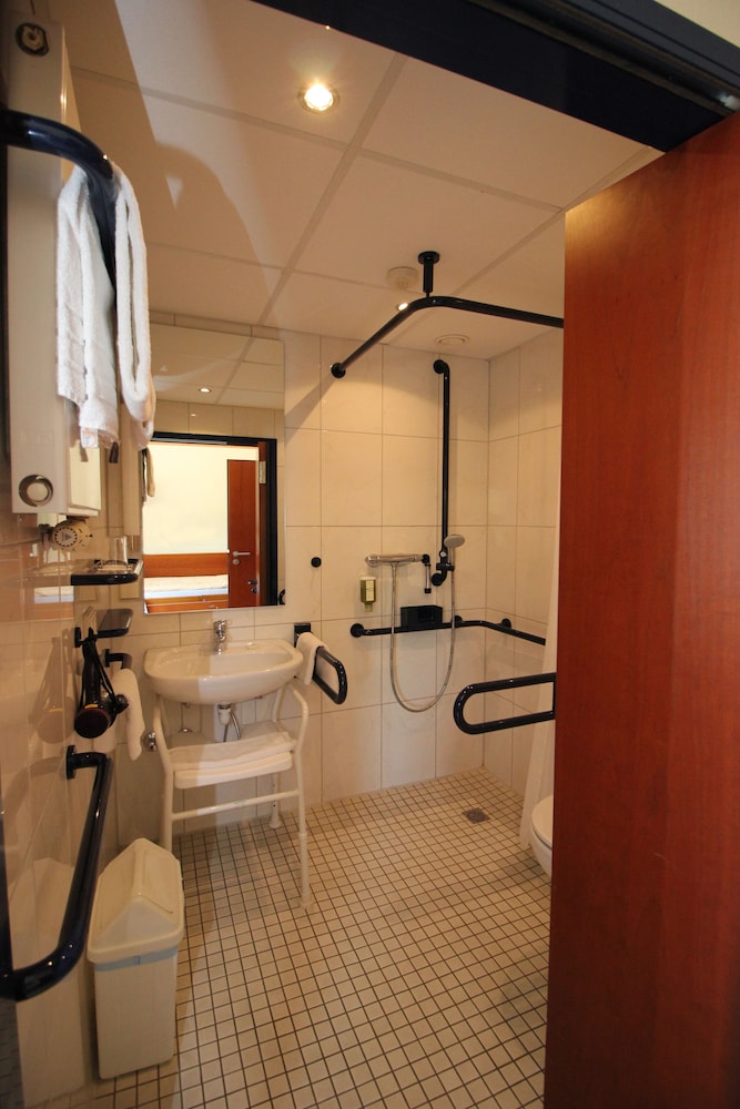 Comfort Double or Twin Room, 2 Bedrooms, Accessible, Connecting Rooms photo 2