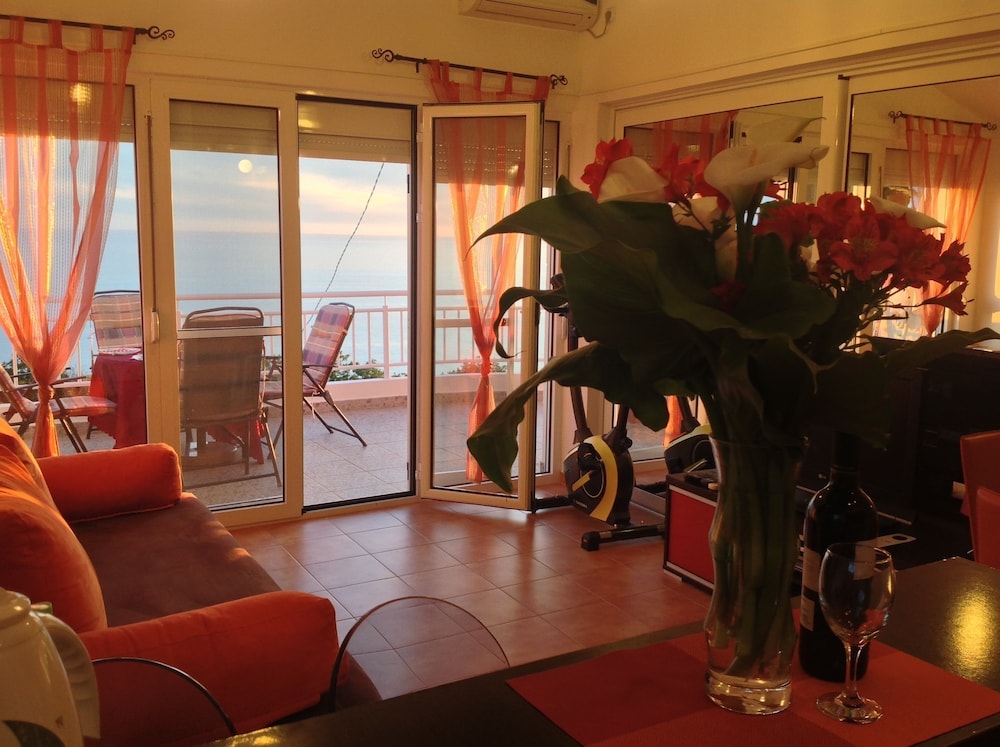 Luxury Apartment, 1 Bedroom, Terrace, Sea View photo 3
