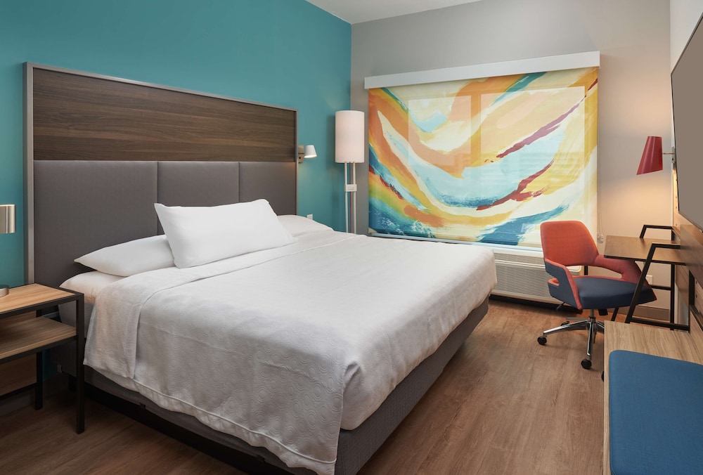 Room, 1 King Bed, Accessible (Roll-In Shower) - Photo 2