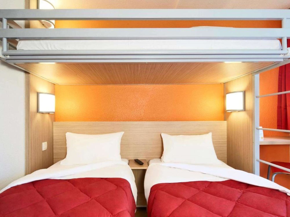Standard Room, 3 Twin Beds photo 1