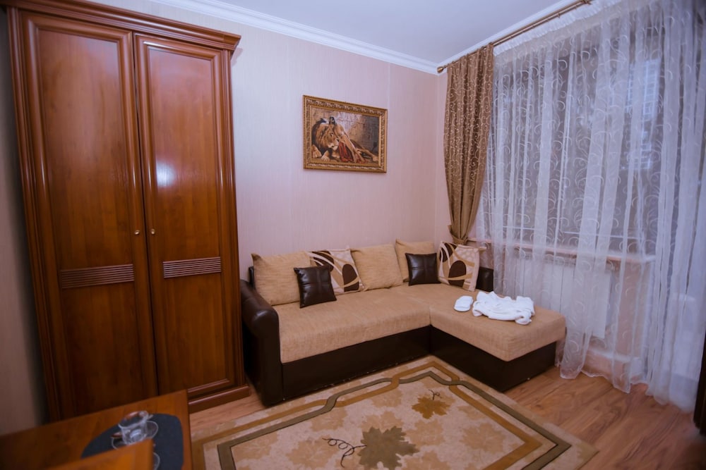 Family Room, 1 Bedroom, Balcony photo 3