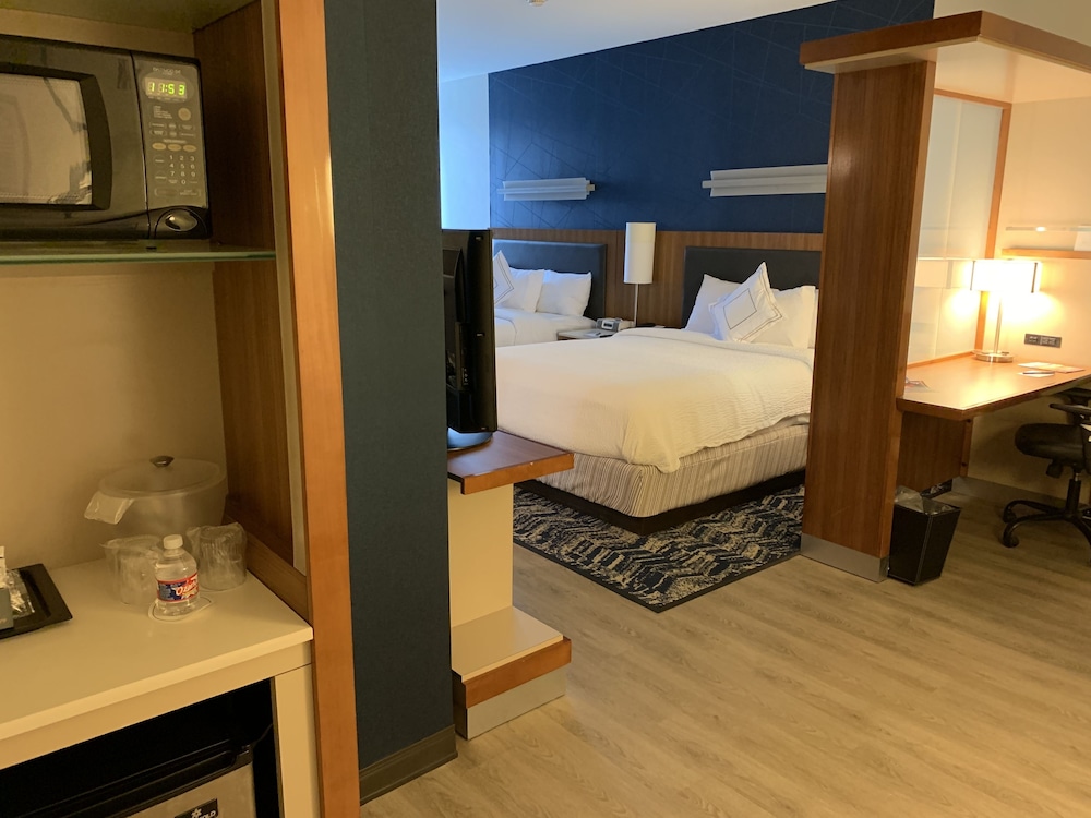 Studio, Multiple Beds (Mobility/Hearing Access, Roll-in Shwr)