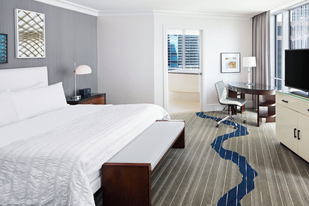 Classic Room, 1 King Bed (Mobility/Hearing Access, Roll-in Shwr) - Photo 4