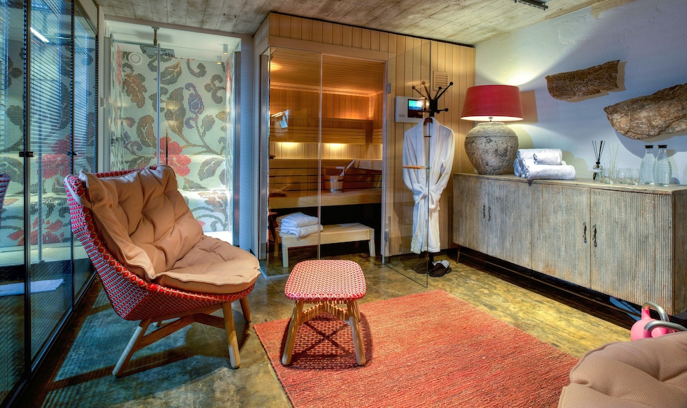 Basement Apartment Suite with Wellness