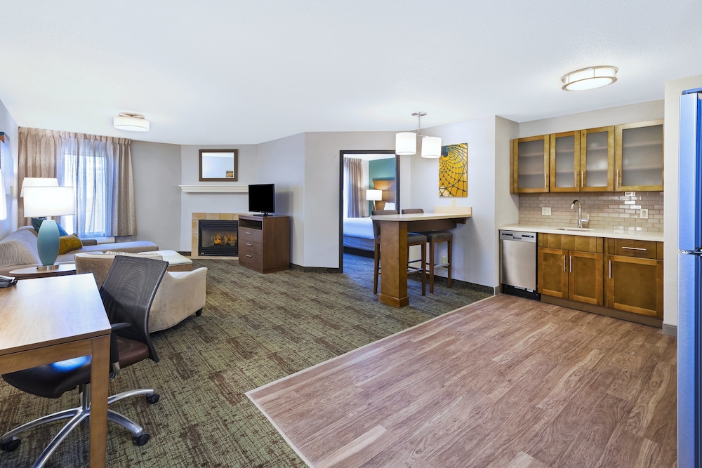 Suite, 1 Bedroom, Kitchen (Extra Floor Space) - Photo 2