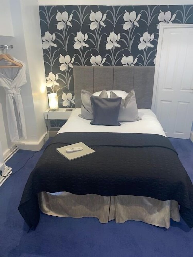 Single Room, Ensuite photo 1