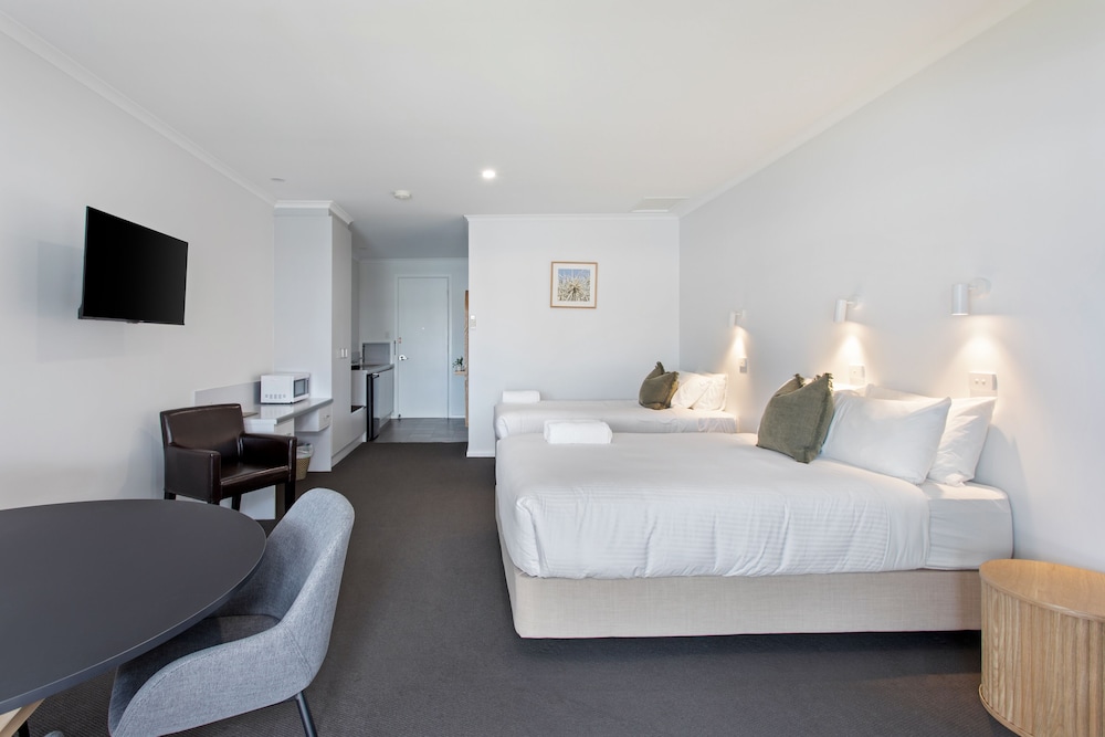 Accessible Twin Motel Room - Waterfront photo 3