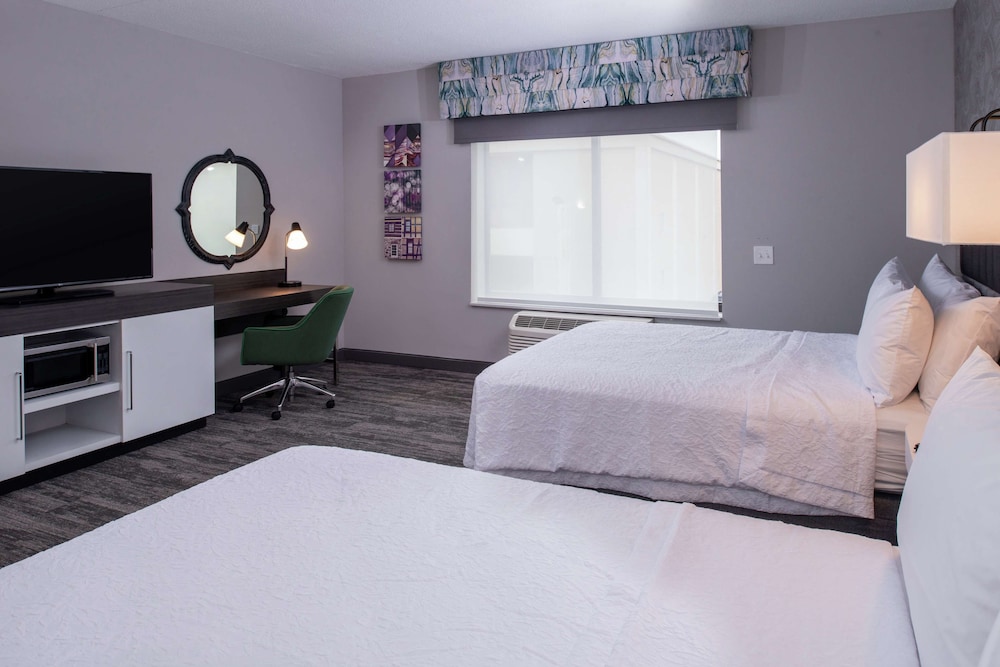 Room, 2 Queen Beds, Accessible, Bathtub (Hearing) photo 1