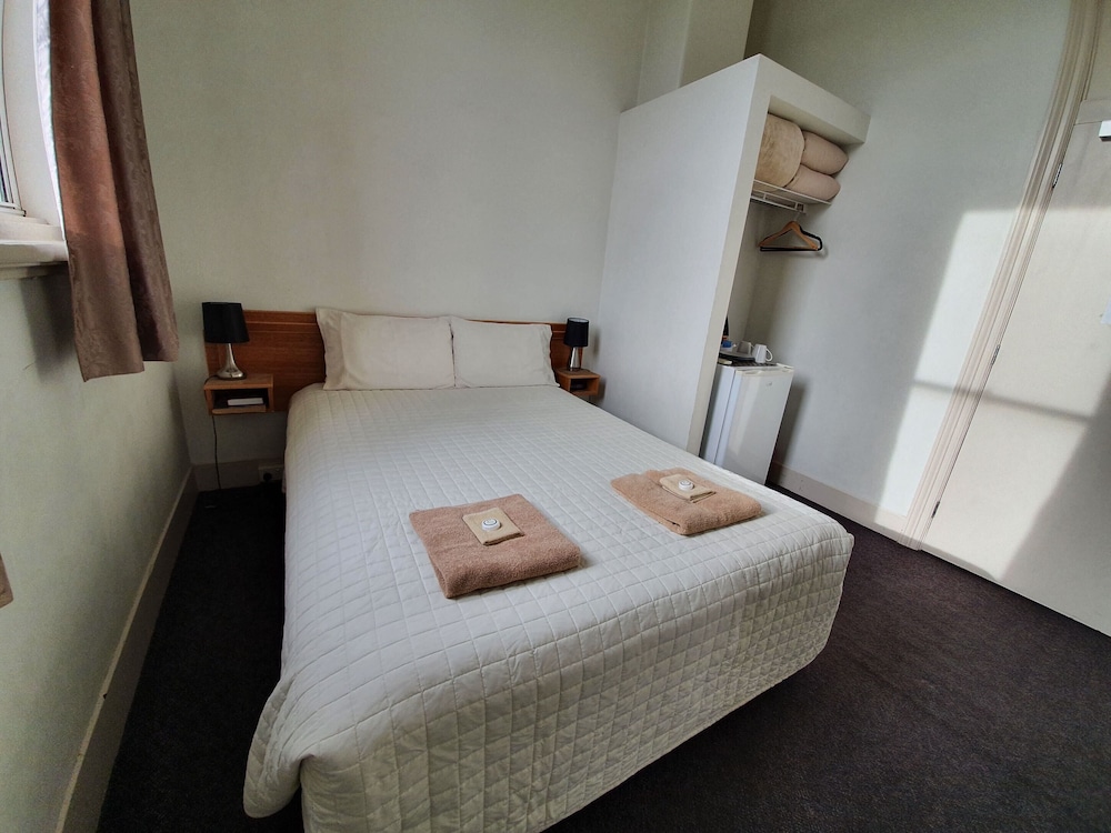 Double or Twin Room, Multiple Beds, Non Smoking, Ensuite photo 3