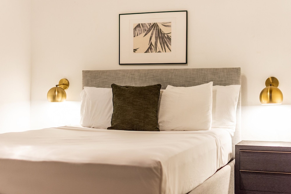 Studio, 1 Queen Bed, Non Smoking photo 2