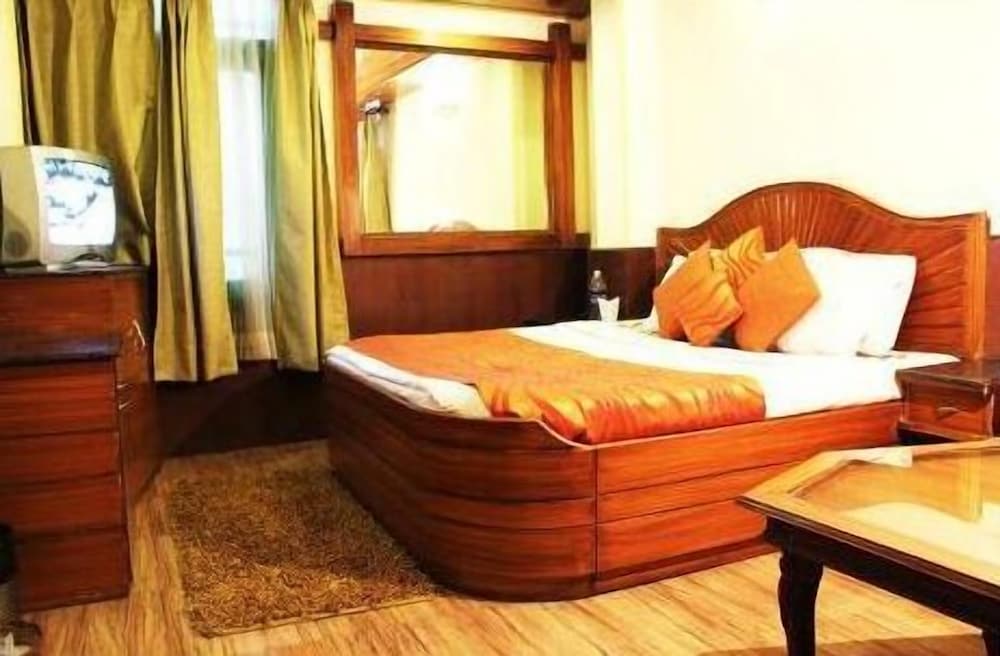 Deluxe Room, 1 Queen Bed photo 1