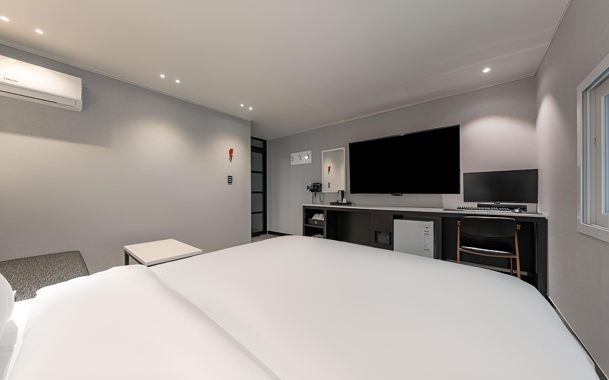 Room (Standard Room (Smart TV 1PC Netflix)) - Photo 9