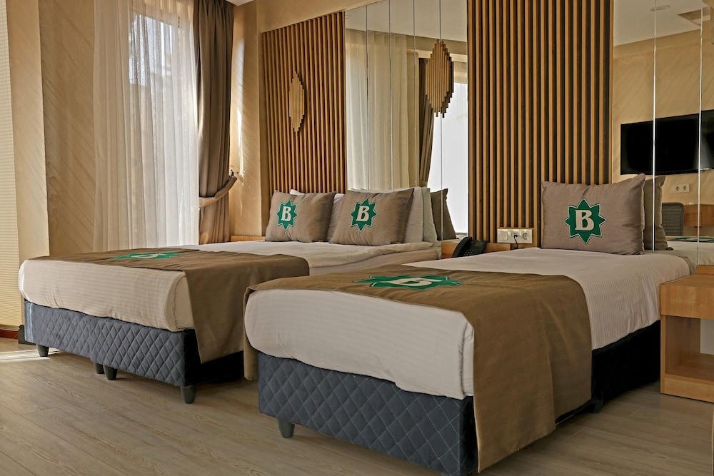 Family Room, Multiple Beds photo 3