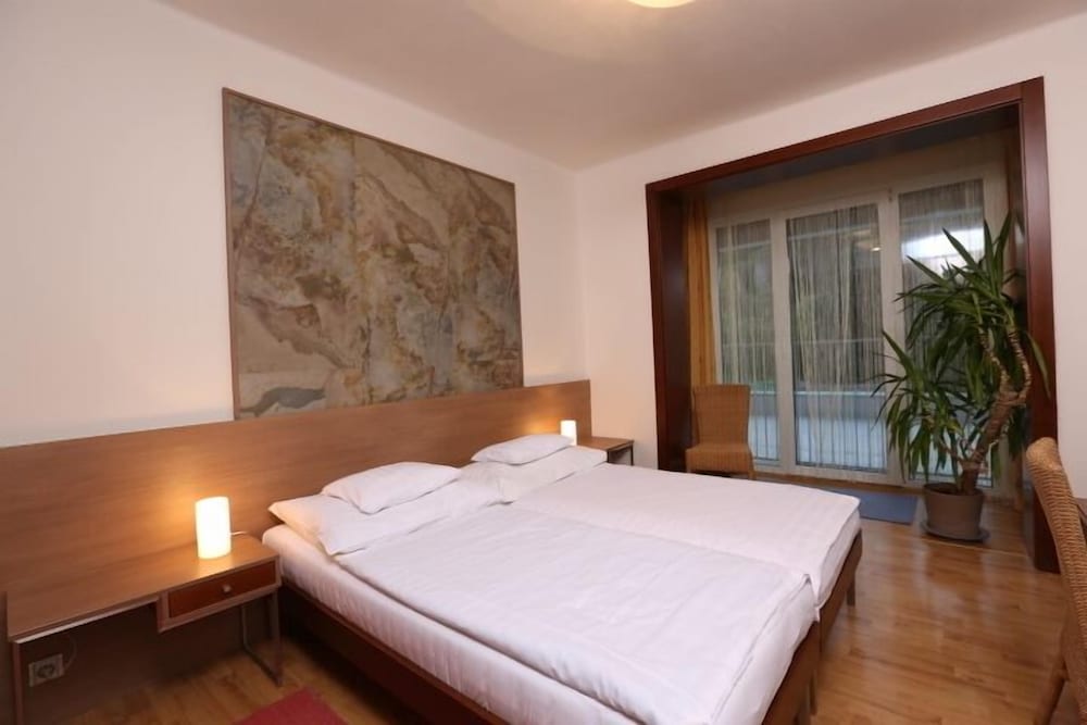 Standard Double or Twin Room, 2 Queen Beds, Hill View, Mountainside photo 2