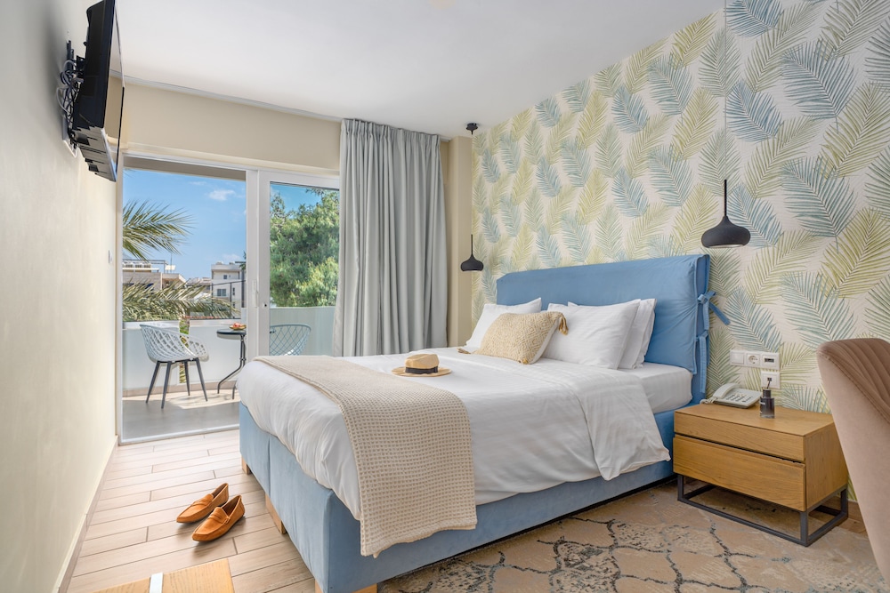 Standard Double Room, Partial Sea View