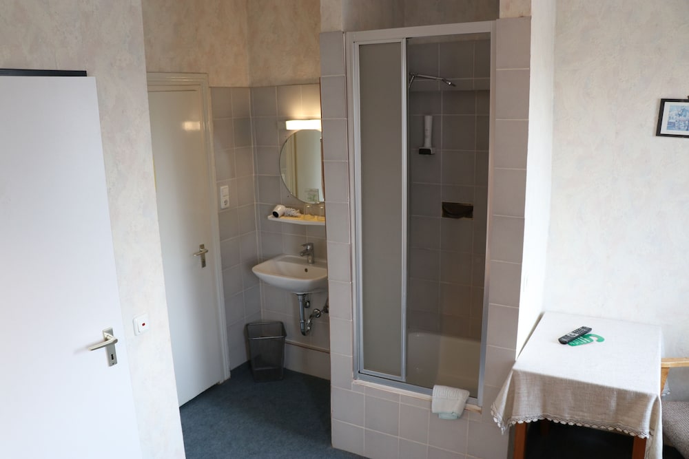 Basic Double Room, Non Smoking photo 1
