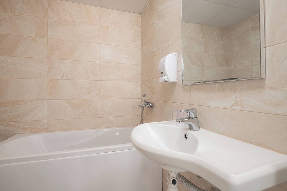 Comfort Quadruple Room, Bathtub photo 2