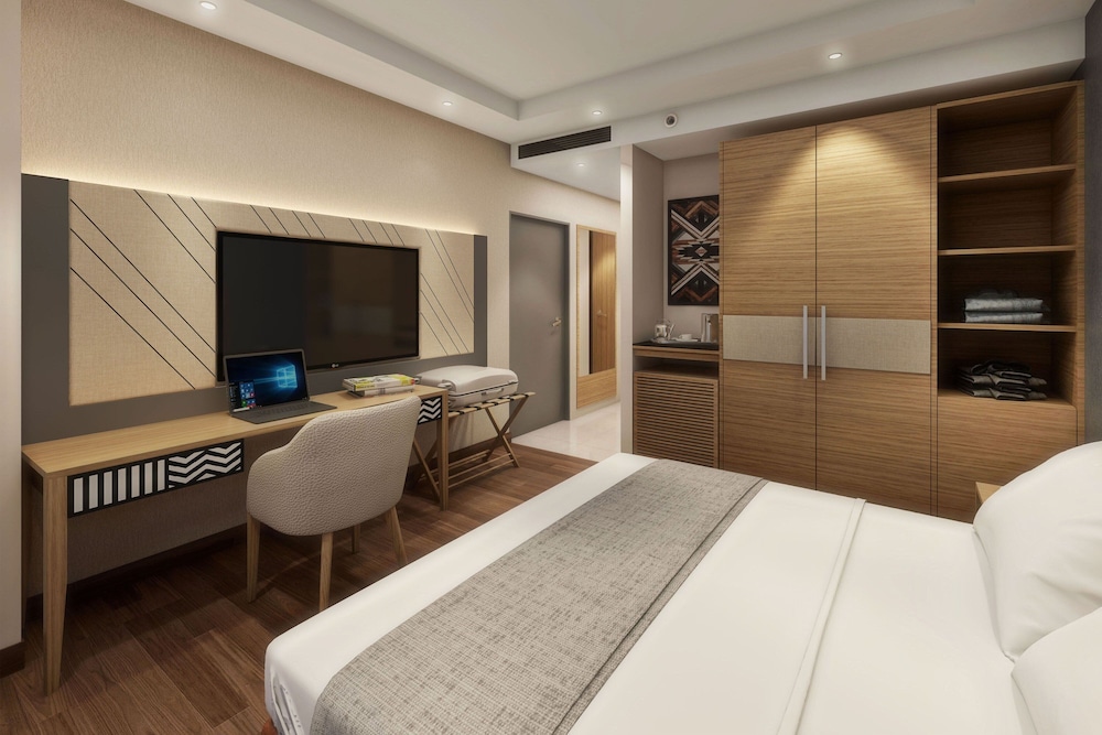 Deluxe Room, 1 King Bed (View) - Photo 8