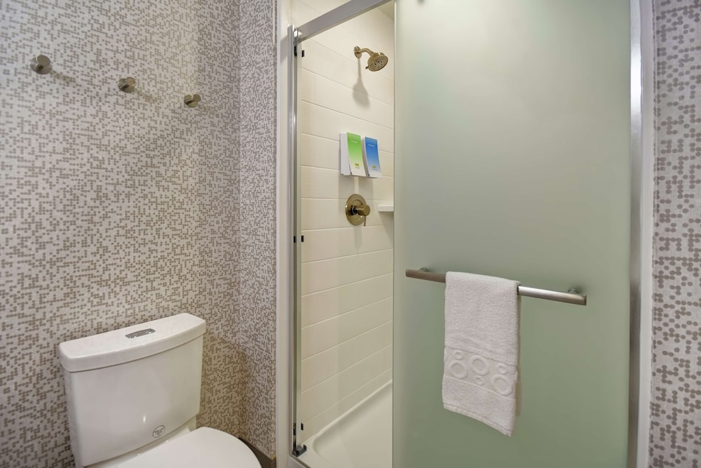 Studio, 1 King Bed, Accessible, Bathtub - Photo 2