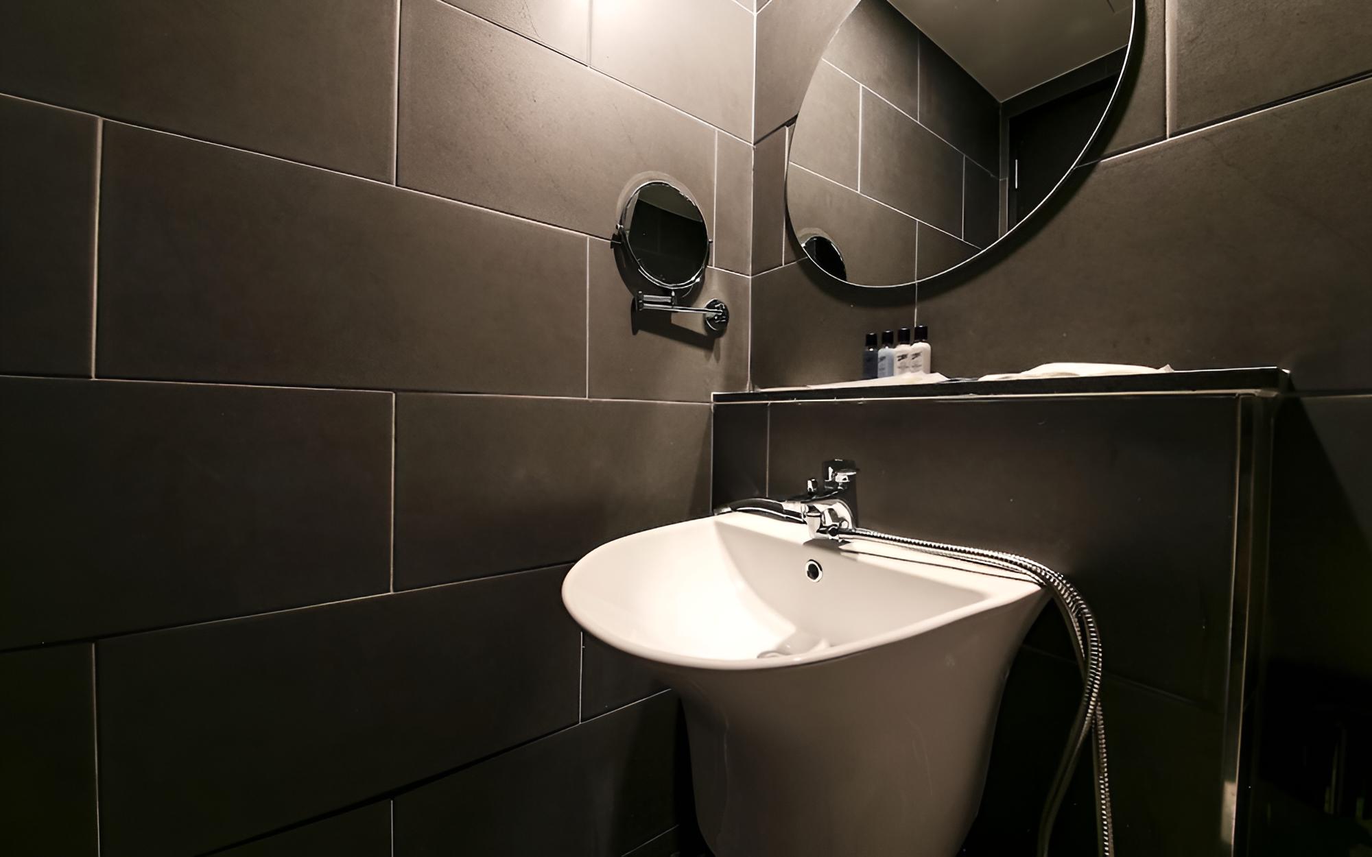 Room (Family Room A (bidet/hotel bedding/hi) - Photo 8