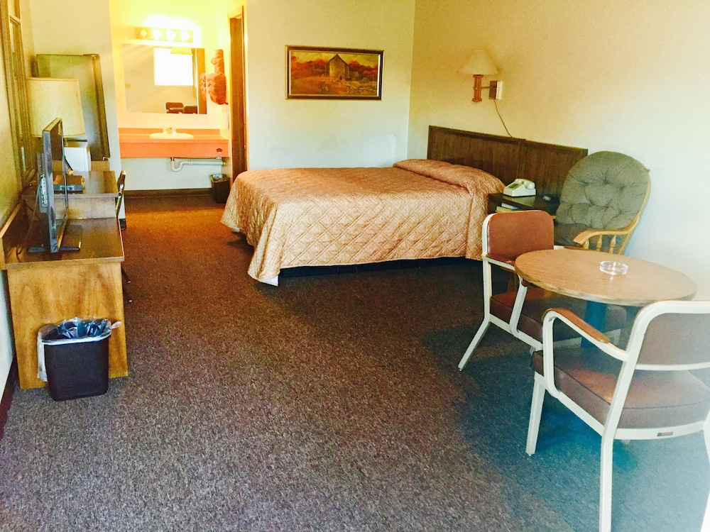 Deluxe Room, 1 Queen Bed photo 2