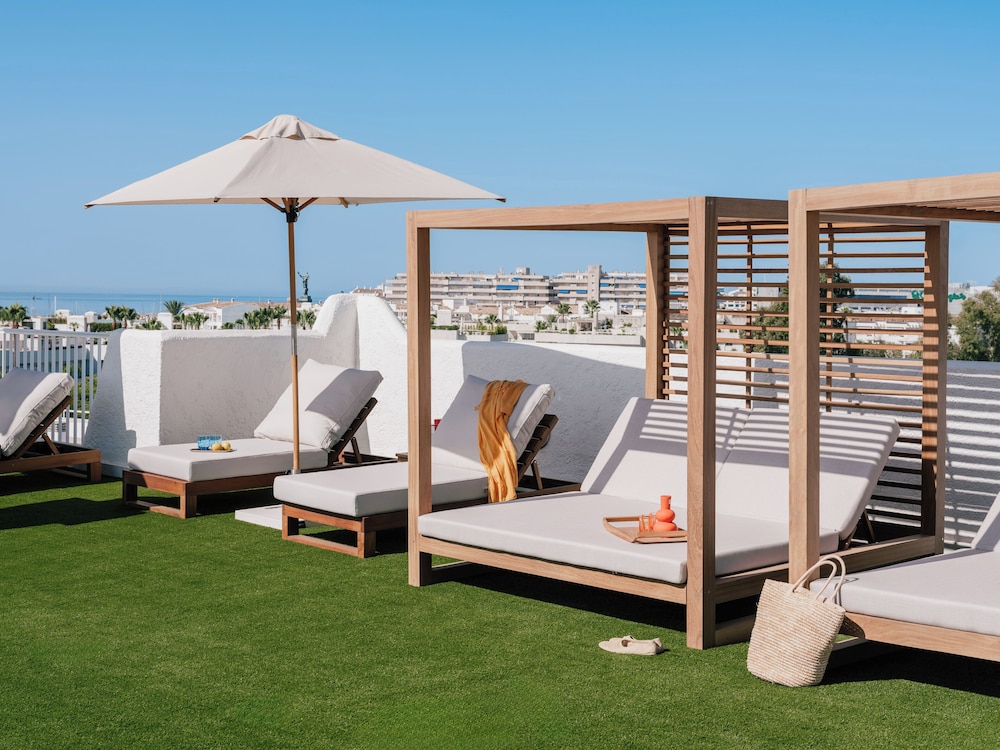 Ultimate ME+ Penthouse Private Pool (2+2) Ultimate ME+ Penthouse Private Pool (2+2)