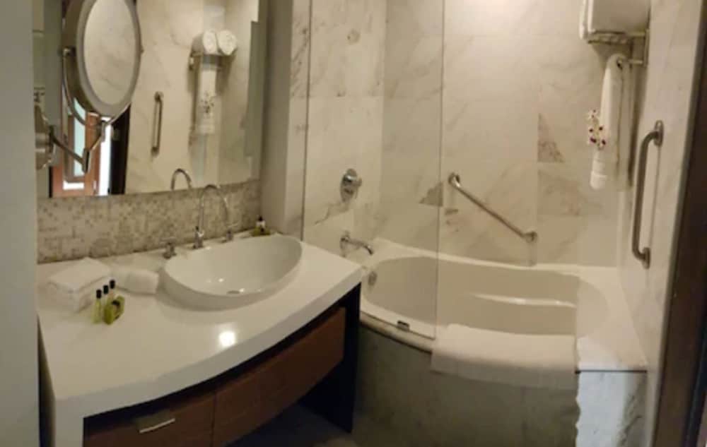 Classic Room, 2 Double Beds, Club Lounge Access - Photo 6