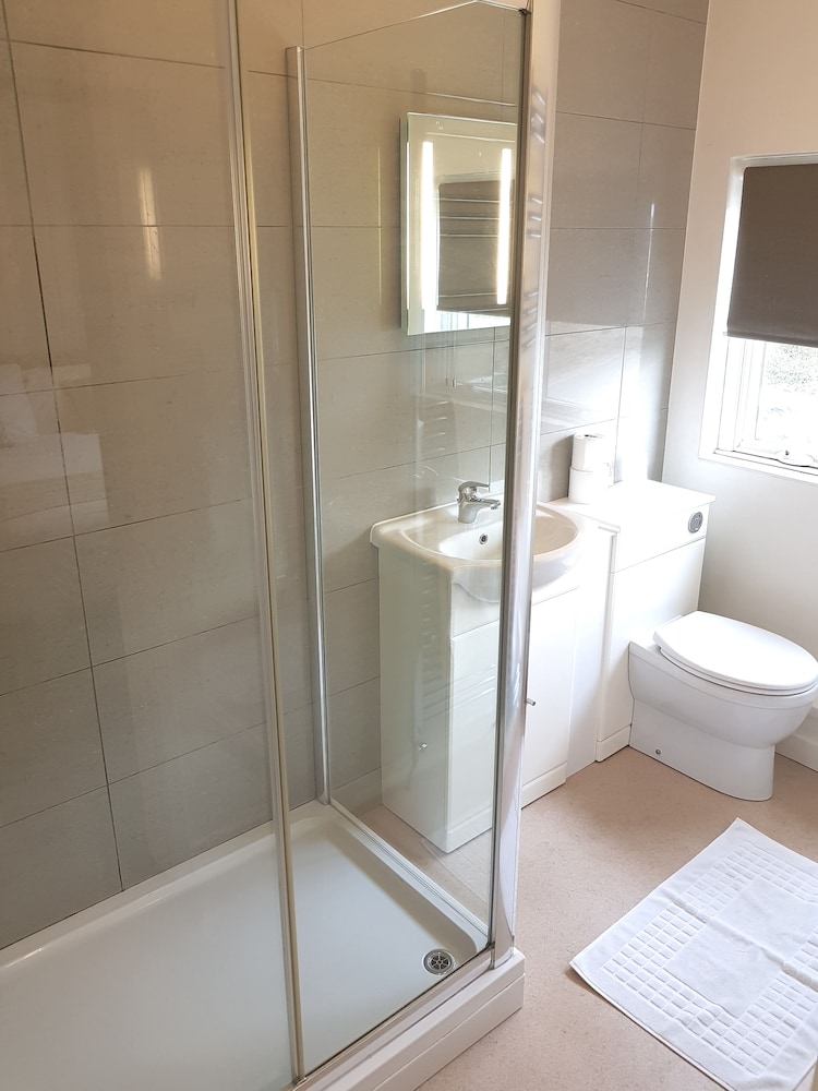 Standard Double Room, Ensuite - Photo 3