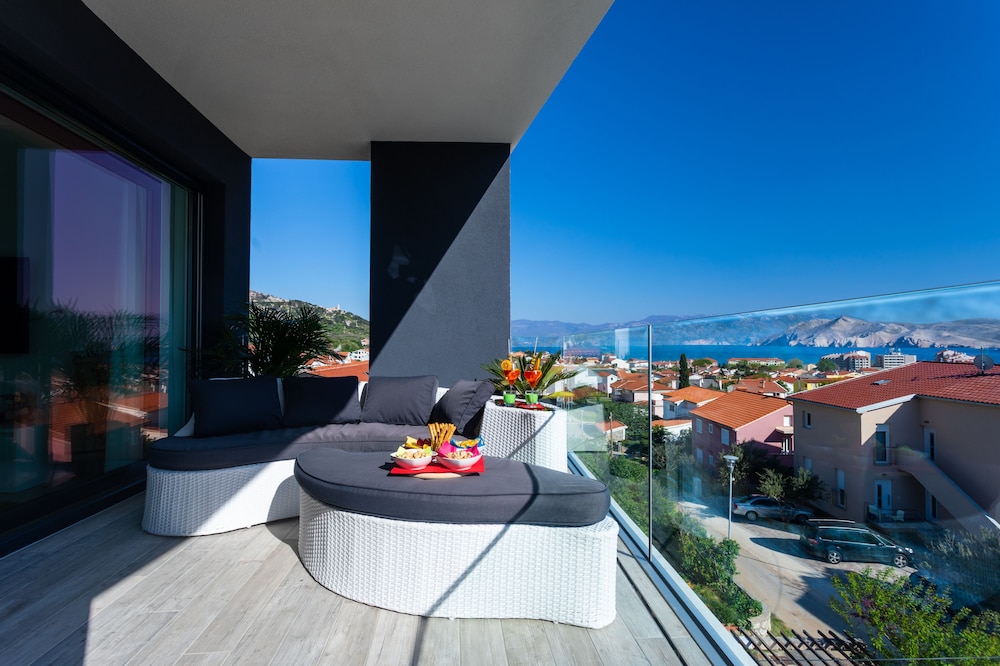 Exclusive Apartment, 2 Bedrooms, Sea View