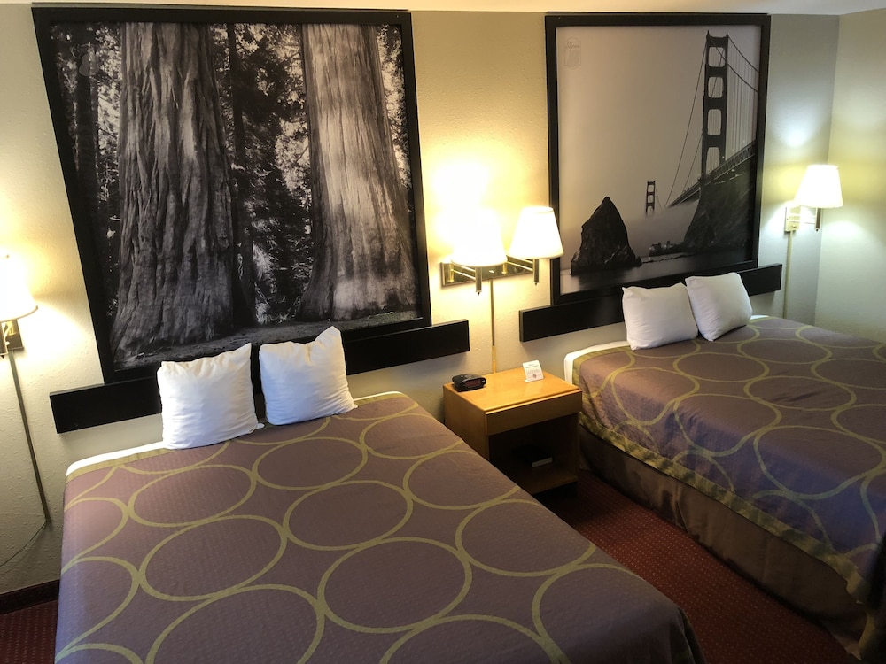 Standard Room, 2 Queen Beds - Photo 3