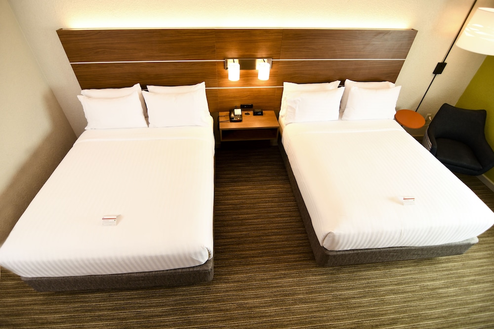 Standard Room, 2 Queen Beds - Photo 14