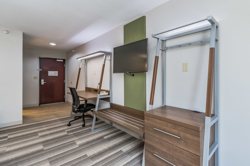 Suite, Multiple Beds - Photo 3