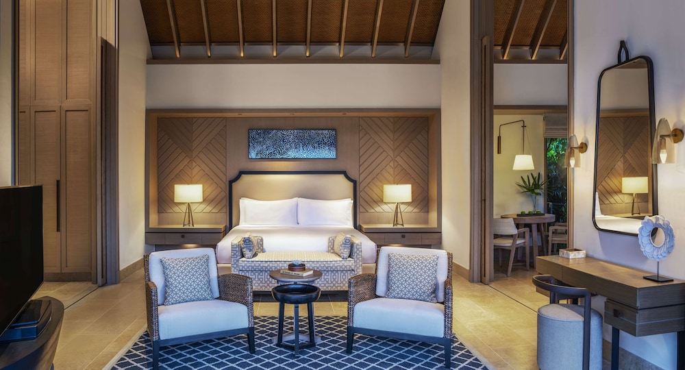 King Grand Beach Villa With Pool