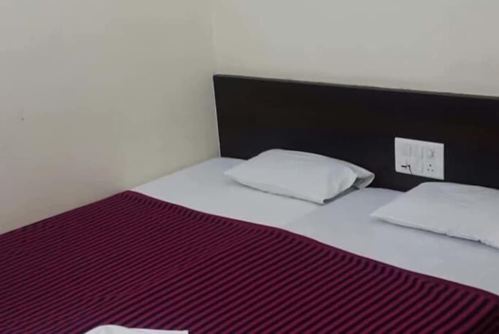 Deluxe Room (Non AC)