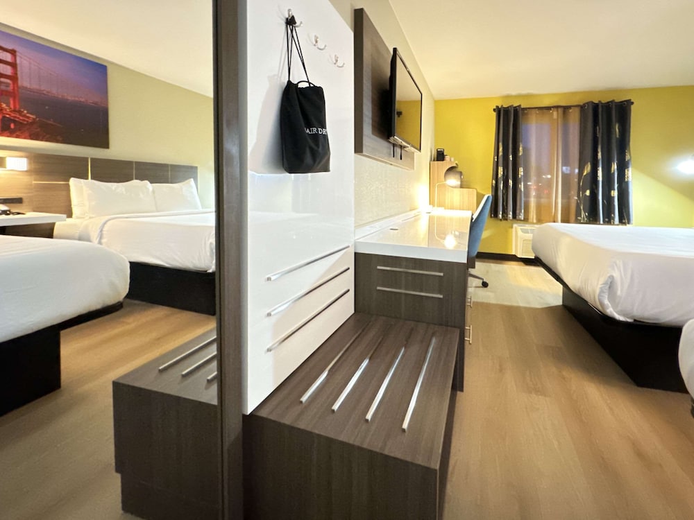 Room, 2 Queen Beds, Non Smoking
