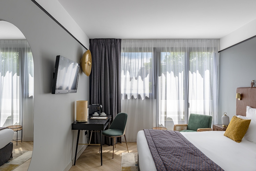 Deluxe Room - Photo 5