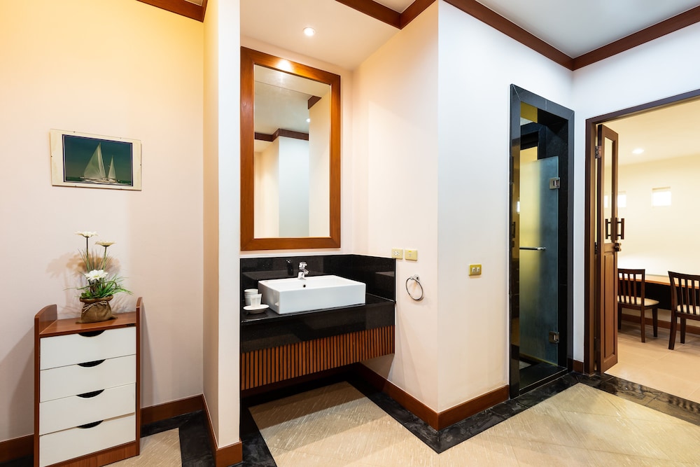 3-Bedroom Villa with Private Pool photo 3