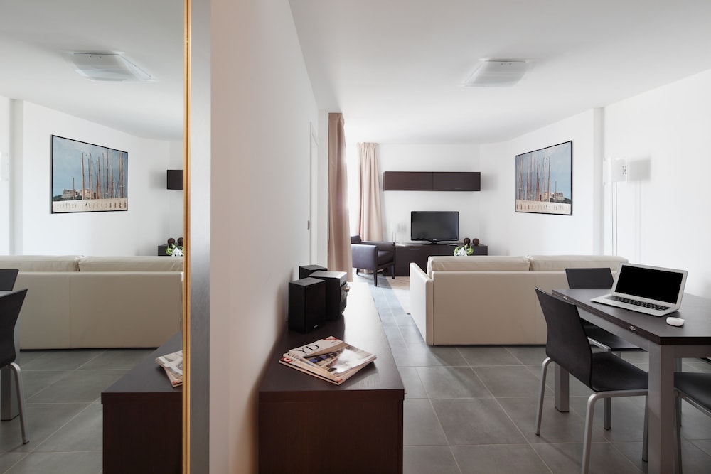 Deluxe Apartment, Terrace, Street View photo 2