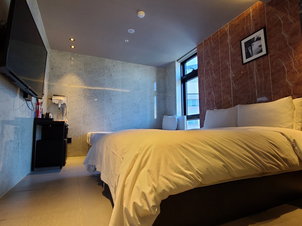 Deluxe Room - Photo 6